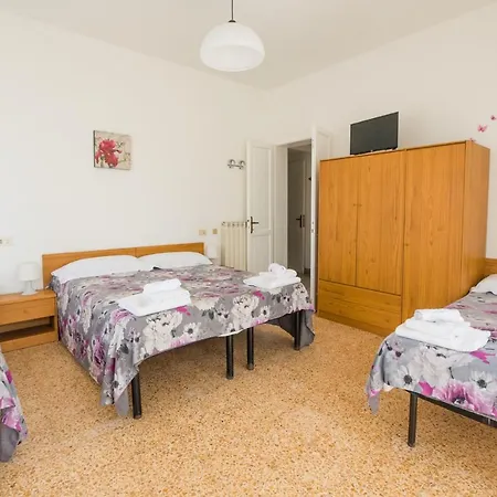 Casa Violetta Bed & Breakfast Marina di Massa